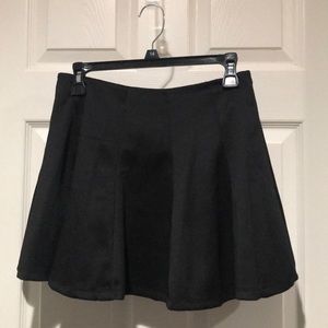 Black skirt in good conditions.